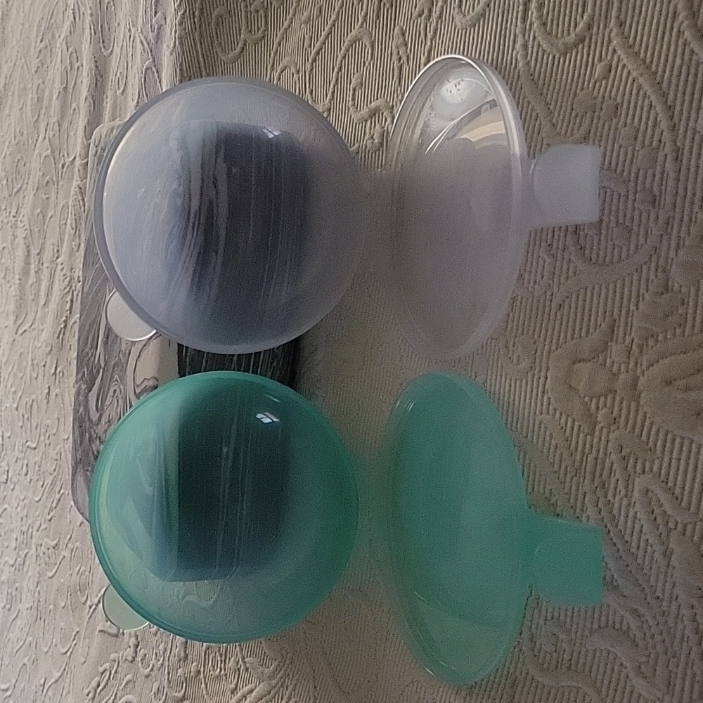 Two TUPPERWARE Container - Picture 7 of 15